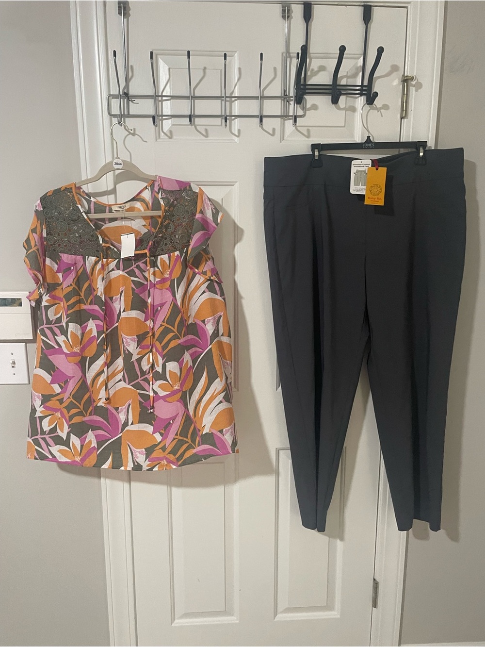 Gray nwt  Pull-On Ankle Pants ruby rd 24w 2x nwt top